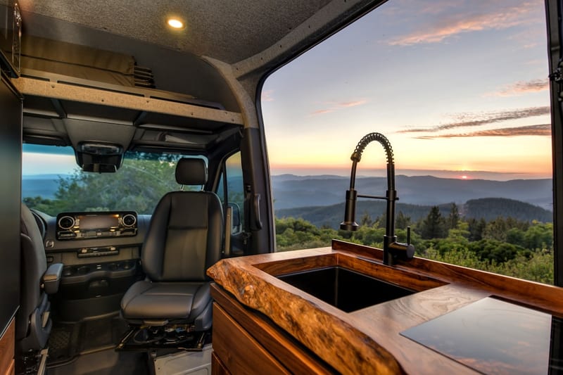 Aménager son fourgon soi-même : étapes et coûts